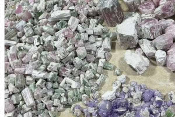 طالبان بار دیگر سنگ بیروج کنر را به ارزش بیش از ۱۵۰ میلیون افغانی فروخت