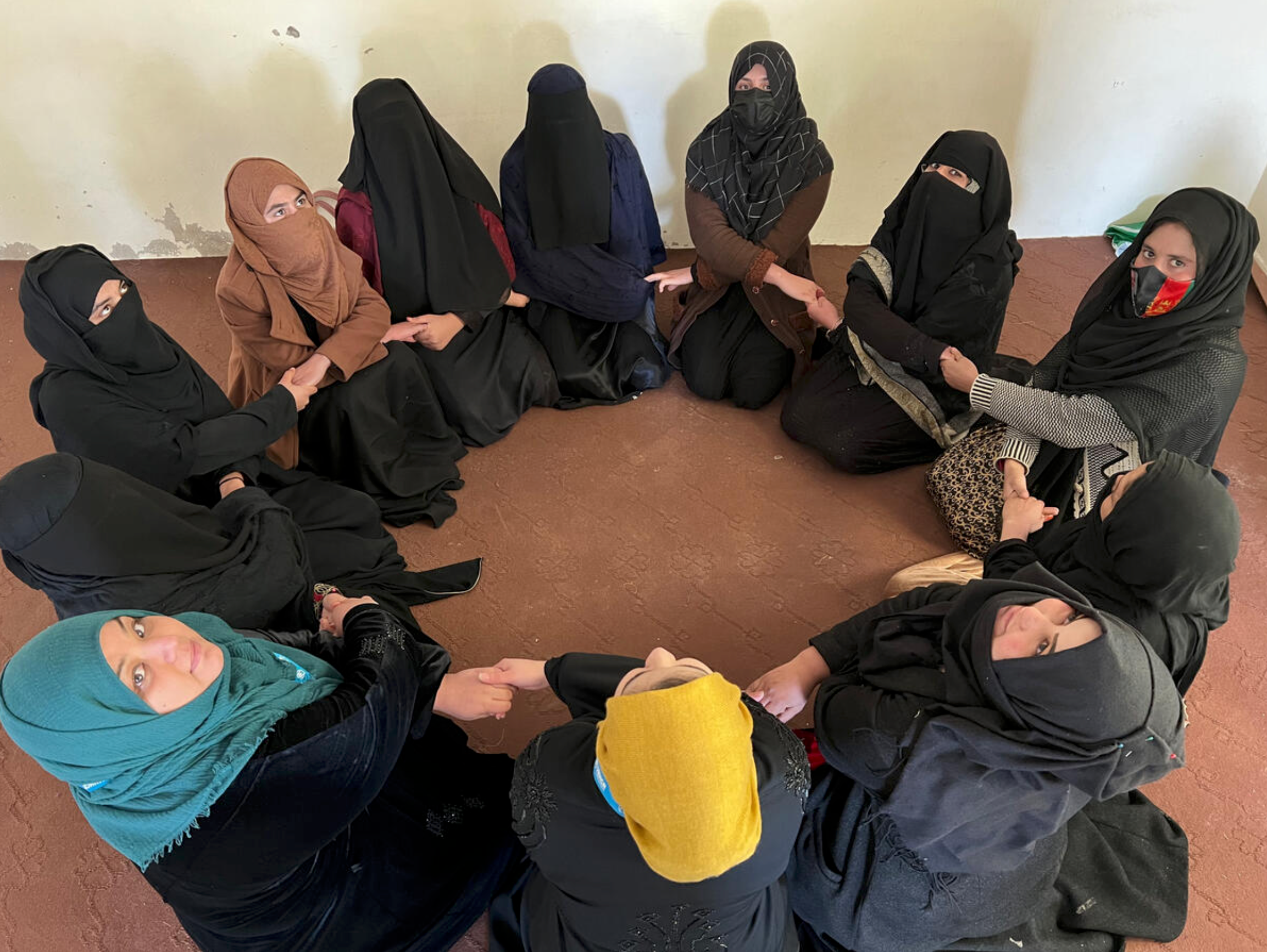 طالباني محدودیتونه او بندیزونه؛ تر استبداد لاندې د ۱۲ افغان مېرمنو د ژوند داستانونه
