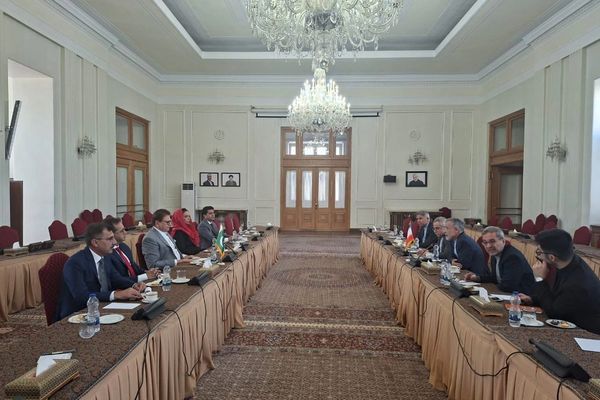 صادق خان در دیدار با مقام ایرانی درباره «وضعیت انسانی در افغانستان» گفتوگو کرد
