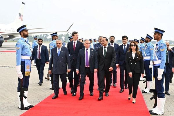 رویټرز: امریکا د ایران د کنګل شوې شتمنۍ له ازادولو سره موافقه کړې ده