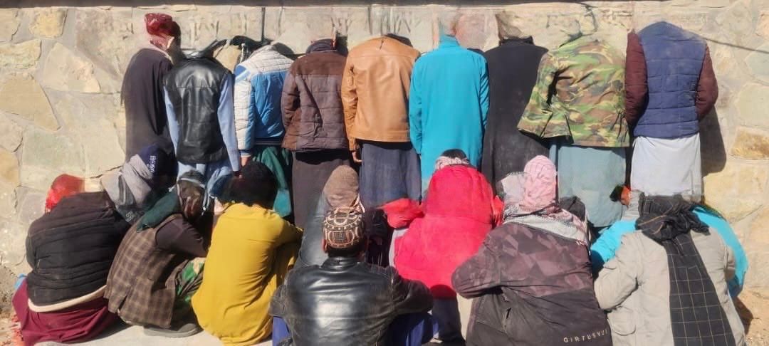 طالبان وایي چې ایران او ترکمنستان ته یې د ۵۲۷ کسانو د ناقانونه تګ مخه نیولې ده 