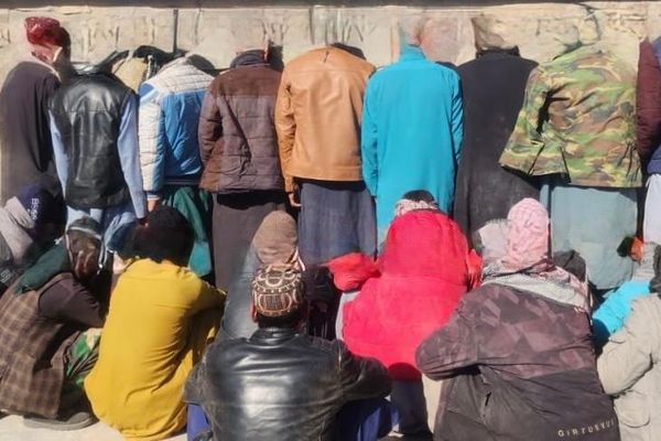 طالبان وایي چې ایران او ترکمنستان ته یې د ۵۲۷ کسانو د ناقانونه تګ مخه نیولې ده