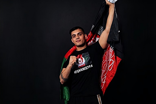 محمد بلال مطمئن، ورزشکار «امامای» افغانستان با حریفی از کانادا در تورنتو مبارزه میکند