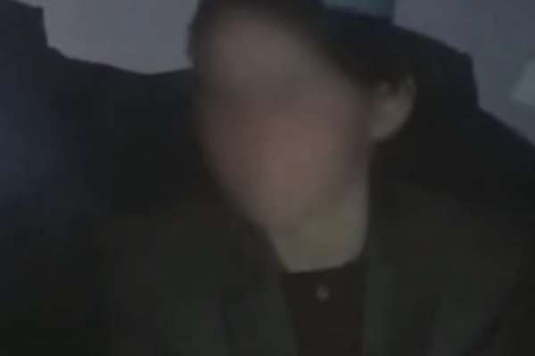 د هلکانو په جامو کې د یوې نجلۍ نیول او جبري اعتراف؛ «مجبوره وم چې کار وکړم»