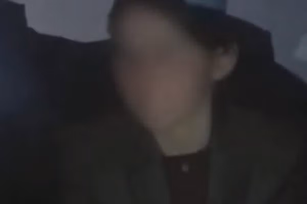 د هلکانو په جامو کې د یوې نجلۍ نیول او جبري اعتراف؛ «مجبوره وم چې کار وکړم»