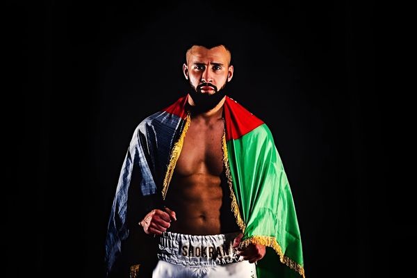 شکران پروانی، مشتزن حرفهای افغان در لندن وارد رینگ میشود