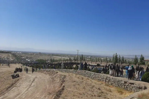 Thousands of Applicants Storm Taliban’s Passport Office in Herat
