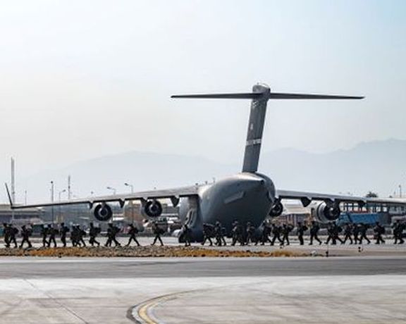 گاردین گزارش داد نگهبانان نپالی که از کابل به بریتانیا منتقل شده بودند اخراج شدند