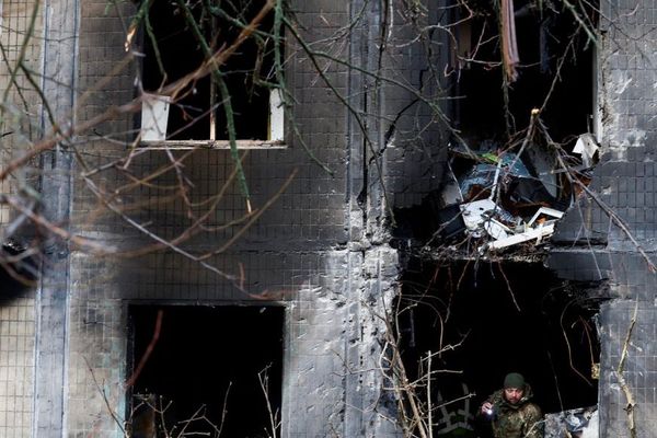 روسیې د بېپیلوټه الوتکو او توغندیو په وسیله پر کېیف بریدونه کړي دي