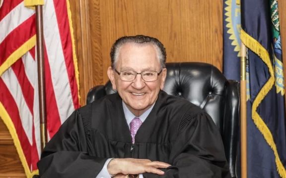 د امریکا د پرویډنس ښاروالۍ مشهوره قاضي «فرانک کاپریو» ومړ