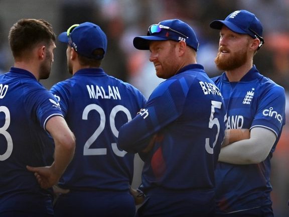 انګلنډ له اسټرالیا په ۳۳ منډو ماته خوړلو د نیمه پایلوبې چانس له لاسه ورکړ