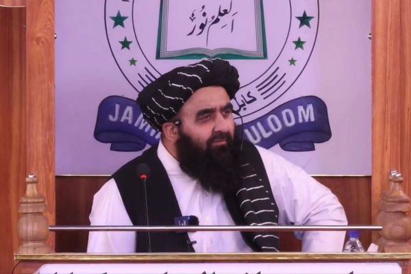 متقي: موږ ۲۰ کاله له ۵۰ هېوادونو سره جنګېدلي یو اوس دا توقع نهلرو چې پر موږ ګلان وشیندي