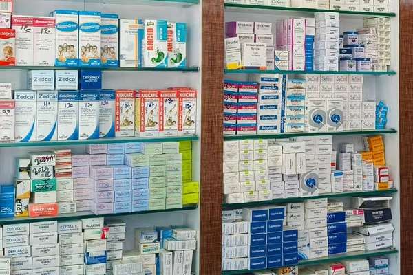 توقف تجارت با افغانستان صادرات داروی پاکستان را کاهش داده است