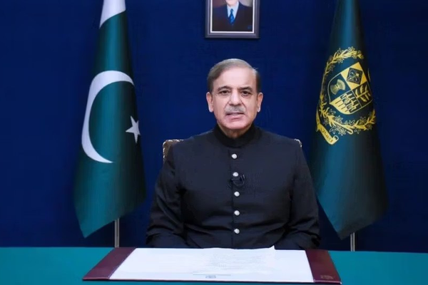 رئيس الوزراء الباكستاني: الجماعات المسلحة تهدد السلام في أفغانستان والمنطقة