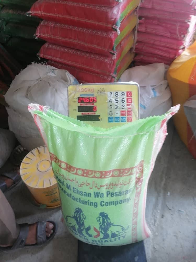 په خوست کې د خوراکي توکو ۱۳ لویې هټۍ د بیو د لوړوالي له امله وتړل شوې