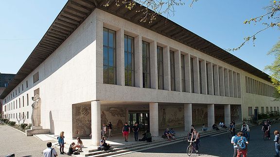 دانشگاه بازل سوئیس مسئولیت مدیریت یک کتابخانه مربوط به تاریخ افغانستان را به عهده گرفت