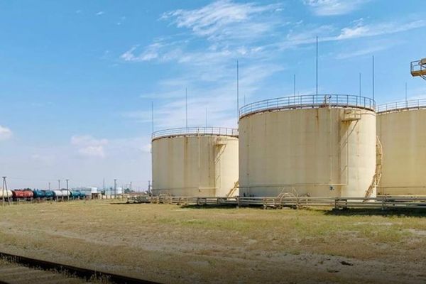 تر ۱۷کلن ځنډ وروسته؛ طالبانو په حیرتان بندر کې د نفتي زېرمو د بیا فعالېدو خبر ورکړی