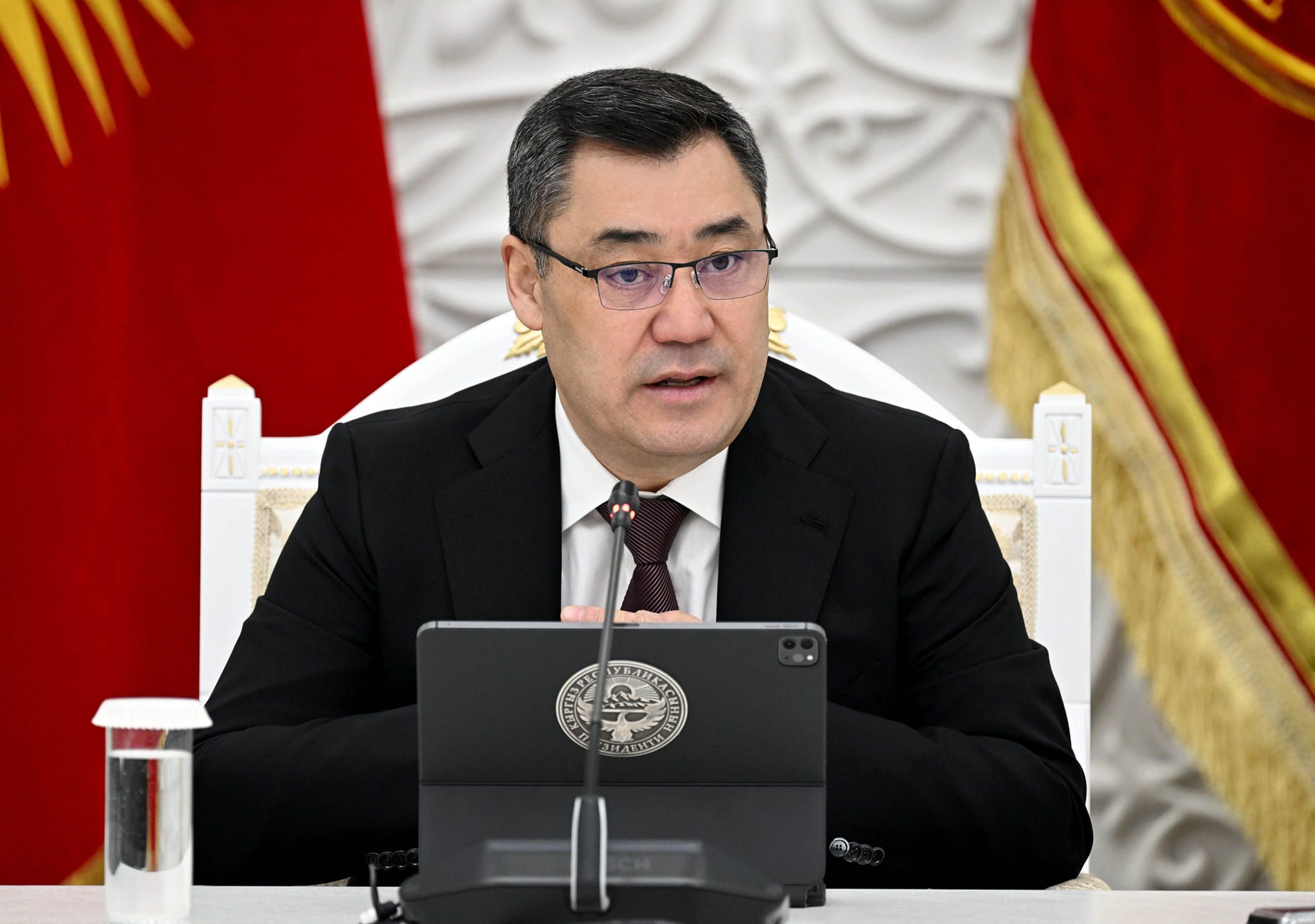 د قرغزستان ولسمشر: په افغانستان کې شل ترهګرې ډلې شته او ښايي له یو بل سره ایتلاف وکړي