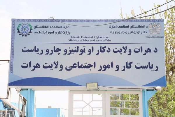 طالبان: په یوه میاشت کې له ایران نه ۲۱۵ اېستل شوي ماشومان له خپلو کورنیو سره یوځای شول