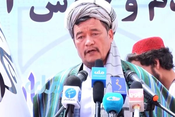 یک آمر معارف در دایکندی بهخاطر مخالفت با «جمعآوری کتابهای فقه جعفری» بازداشت شد