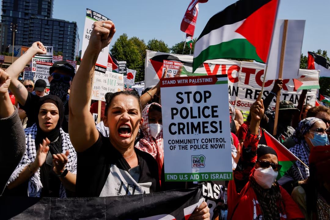 هم‌زمان با گردهمایی دموکرات‌ها در شیکاگو، هزاران حامی فلسطین تظاهرات کردند