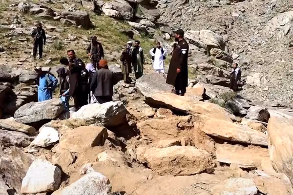 طالبانو په کاپیسا کې د تاریخي سیمو د ناقانونه کېندنې په تور ۳ کسان نیولي