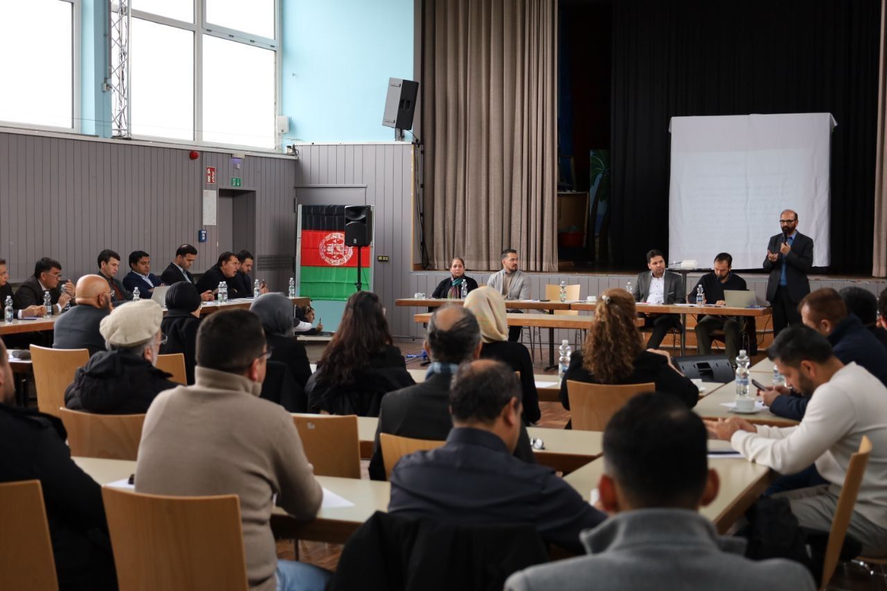 د ملي مرکې غونډه: افغان میرمنو ته دې د زده‌کړو، کار او ټولنیز مشارکت حق ورکړل شي