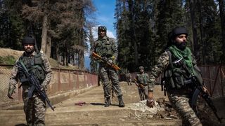 کشمیر کې ترهګري د هند او پاکستان ترمنځ توده جګړه جوړوي؟