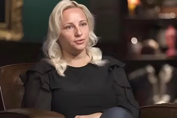 سارا اډمز: که د امریکا حکومت یوځل بیا طالبانو ته پیسې ولېږي، اړوند معلومات به یې افشاء کړو