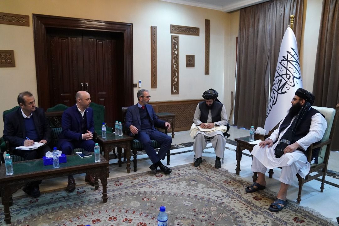 معاون رییس‌الوزرای طالبان وعده داد که این گروه با سازمان‌های امدادرسان همکاری کند