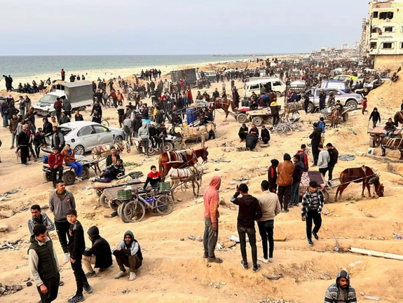 د غزې روغتیايي چارواکي وايي د اسراییل په برید کې مرستو ته په تمه ۱۰۴ کسان وژل شوي دي