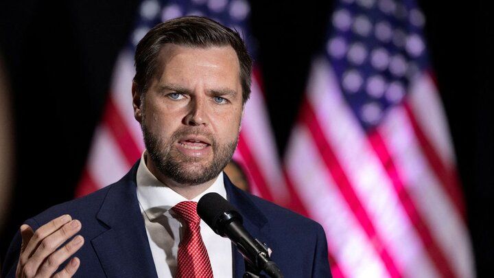 د ټرمپ مرستیال په افغانستان کې د امریکا د مرستو پر ضایع‌ کېدو نیوکه وکړه