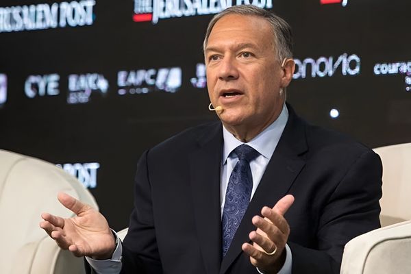 مایک پمپیو: له ایران سره هېڅ ډول ښه هوکړه شونې نه ده، امریکا باید په قوت سره عمل وکړي