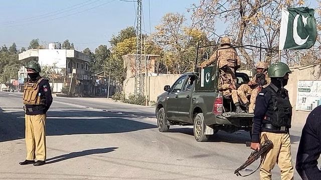 شمار تلفات سربازان ارتش پاکستان در حمله مهاجمان مسلح در بلوچستان به ۱۲ تن افزایش یافت