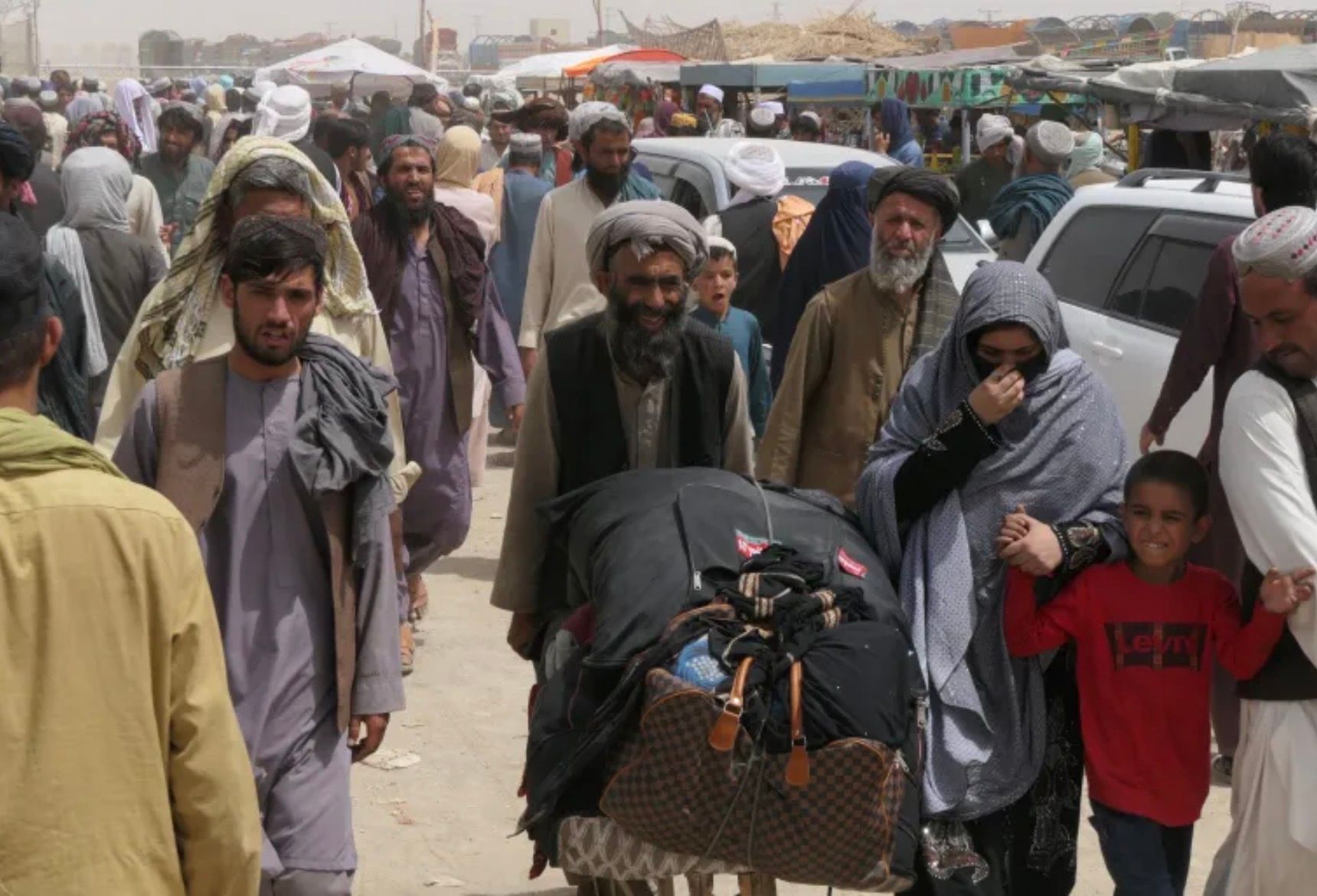 له پاکستانه د کډوالو اېستل؛ تېره ورځ یوازې پر سپین بولدک نږدې ۸زره افغانان ستانه شوي