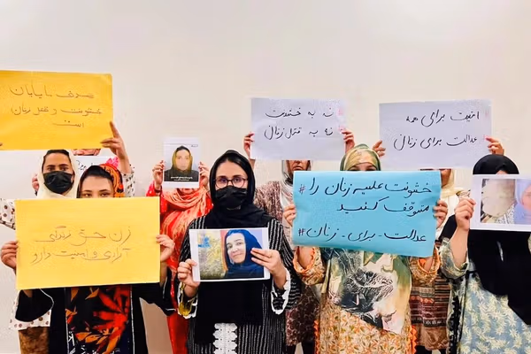 معترضې ښځې: د ښځو پر وړاندې پر تاوتریخوالي چوپتیا ظلم ته لاره هواروي