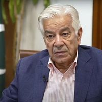 د پاکستان دفاع وزیر: له لومړۍ ورځې څرګنده وه چې د خبرو واک د طالبانو په لاس کې نه و