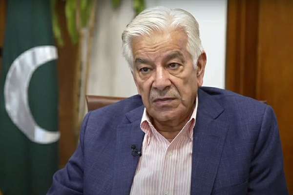 د پاکستان دفاع وزیر: له لومړۍ ورځې څرګنده وه چې د خبرو واک د طالبانو په لاس کې نه و