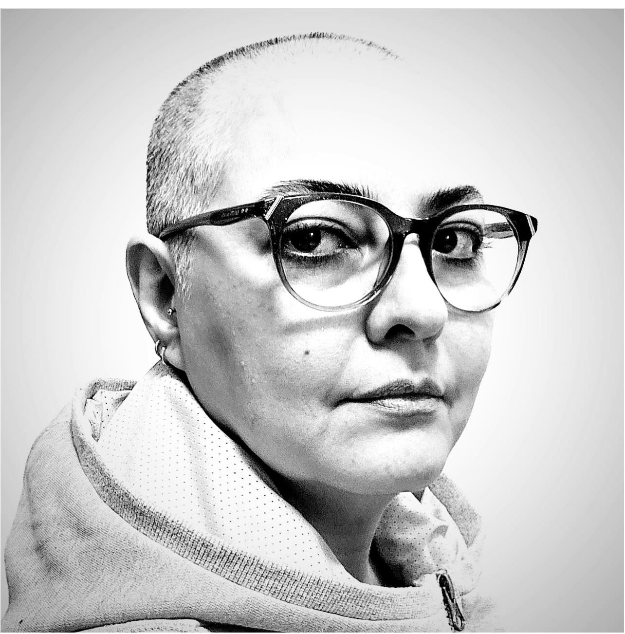  اعتراض به حجاب اجباری؛ هنرپیشه زن ایرانی موهایش را تراشید تا «مردها به گناه نیفتند»