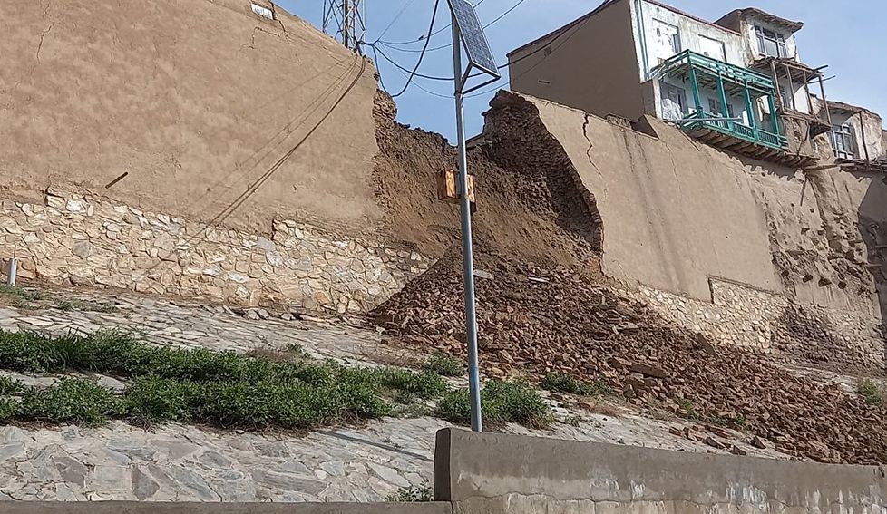 په غزني کې سېلابونو د يوې تاریخي کلا دېوال او یو شمېر تاریخي ابدې ویجاړې کړې