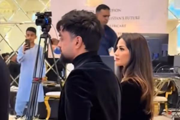 ابرستاره کریکت افغانستان میگوید زن همراهش همسرش است