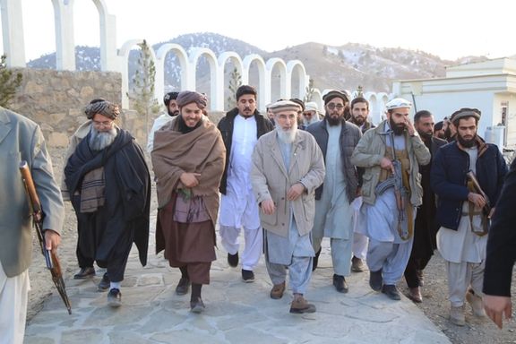 گلبدین حکمتیار در بیرون کاخواره وزیر داخله طالبان