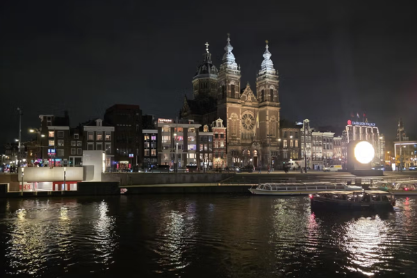 وزير الهجرة الهولندي: رفض طلبات لجوء النساء الأفغانيات مبرر