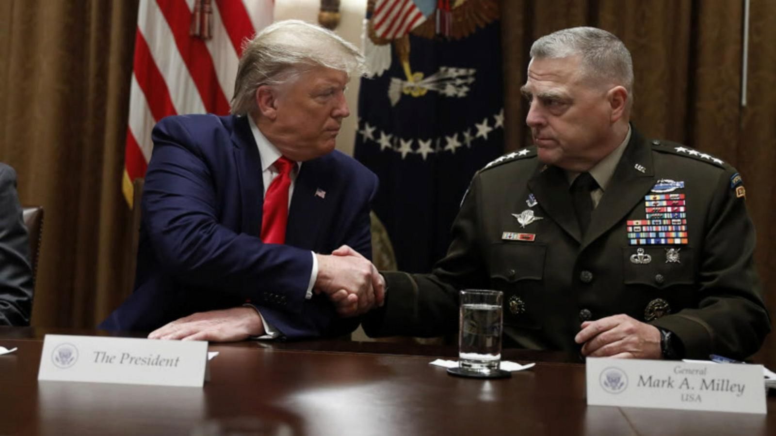 ټرمپ: مېلي یو «احمق» و، چې په افغانستان کې یې د امریکايي تجهیزاتو د پرېښودو وړاندیز وکړ