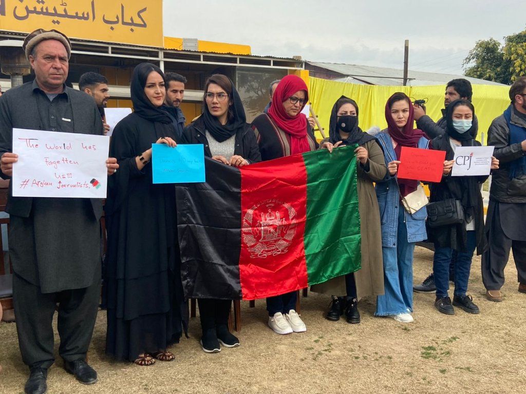 ار‌اېس‌اېف: له پاکستان څخه اېستل کېدونکي خبریالان بېرته د طالبانو منګولو ته سپارل کېږي