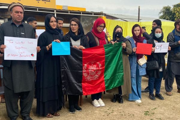 اراېساېف: له پاکستان څخه اېستل کېدونکي خبریالان بېرته د طالبانو منګولو ته سپارل کېږي