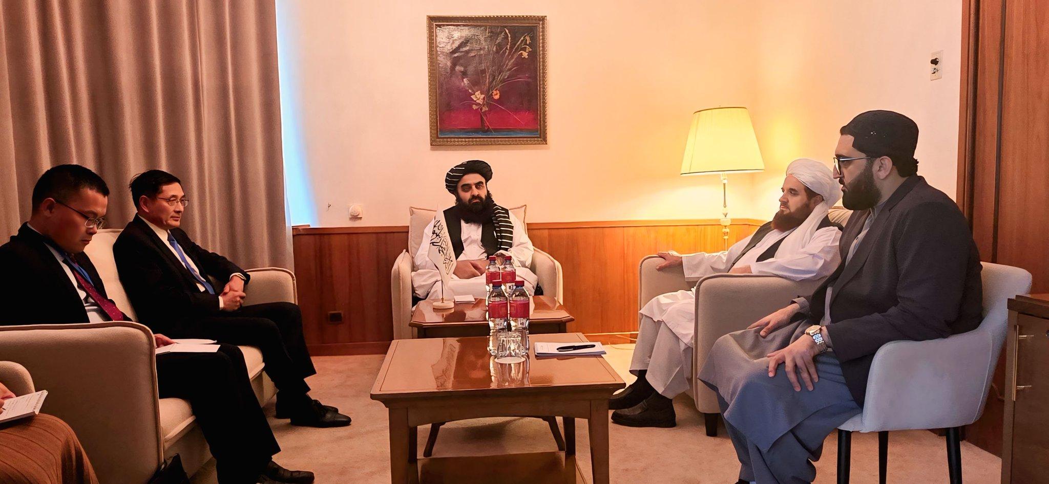 متقي د چین له ځانګړي استازي سره په لیدنه کې د افغانستان په تړاو د بیجنګ سیاست متوازن بللی