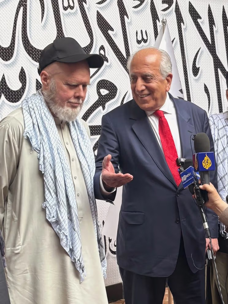 زعيم طالبان يستجيب لنداء أم أمریکیة ويتجاهل نداءات الأمهات الأفغانيات