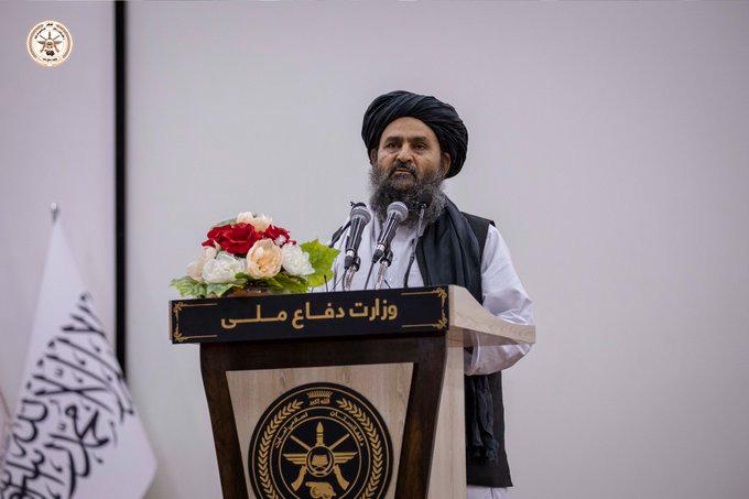 ملا برادر: که د جګړیزو وسایلو د جوړېدو وړتیا مو لرلی ځوانانو به په ځانو پسې بمونه نه تړل 