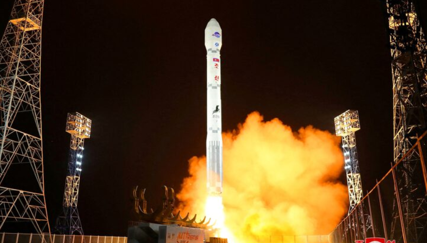 کوریای شمالی از آزمایش موشک چند کلاهکی خبر داد